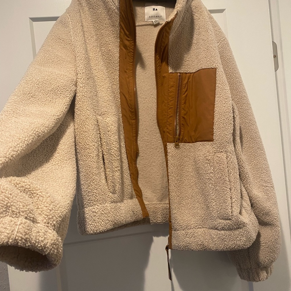 Cream and carhartt brow fleece jacket!